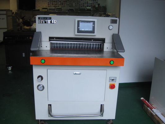 Chine Grande machine résistante de papier hydraulique à grande vitesse de coupeur de papier de la découpeuse 72cm fournisseur
