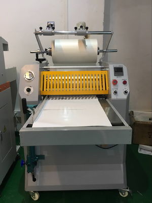 Chine Machine à grande vitesse automatique de lamineur avec la coupe automatique pour le papier et le livre fournisseur